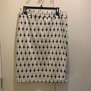 Renee C. Geometric black and white pencil skirt. Size L
